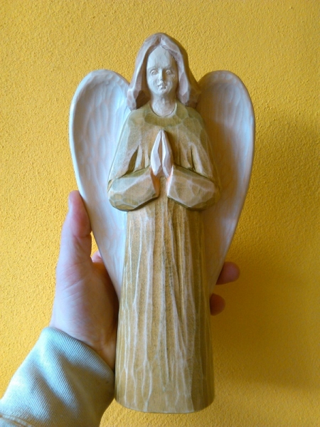Malý drevený anjel