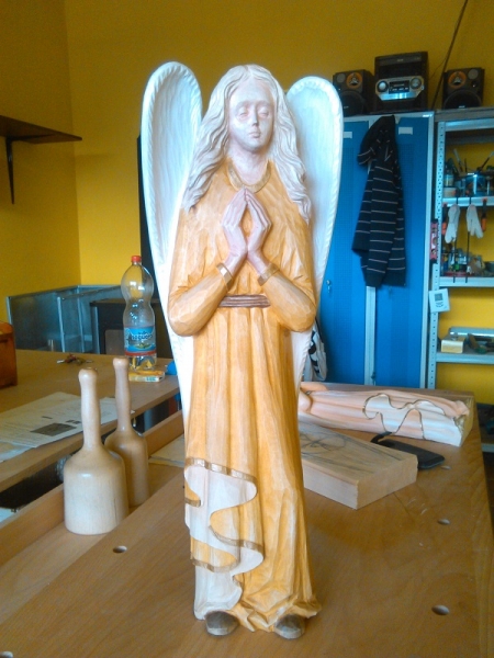 Veľký drevený anjel